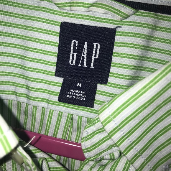 Men’s Gap button down shirt Size medium. Bundle & Save!! - Picture 2 of 4